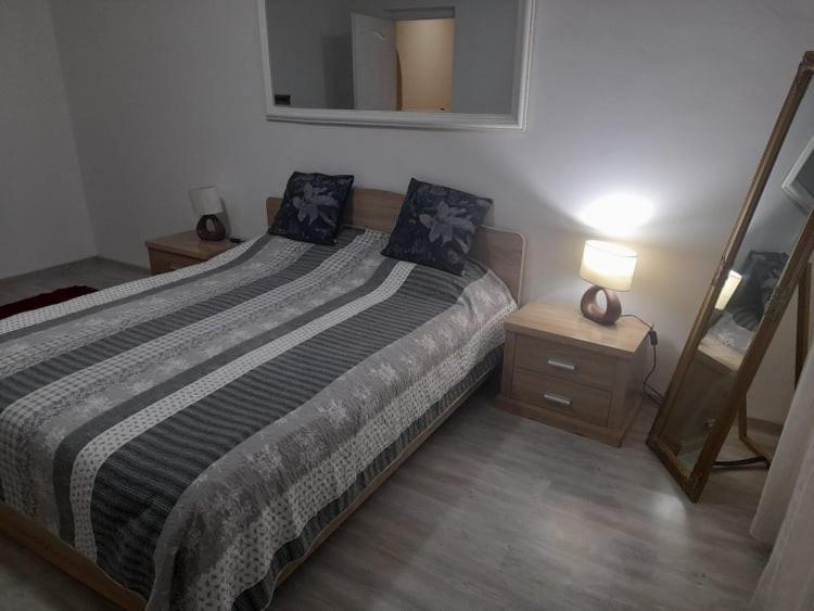 New 33 Lägenhet Bacău Exteriör bild