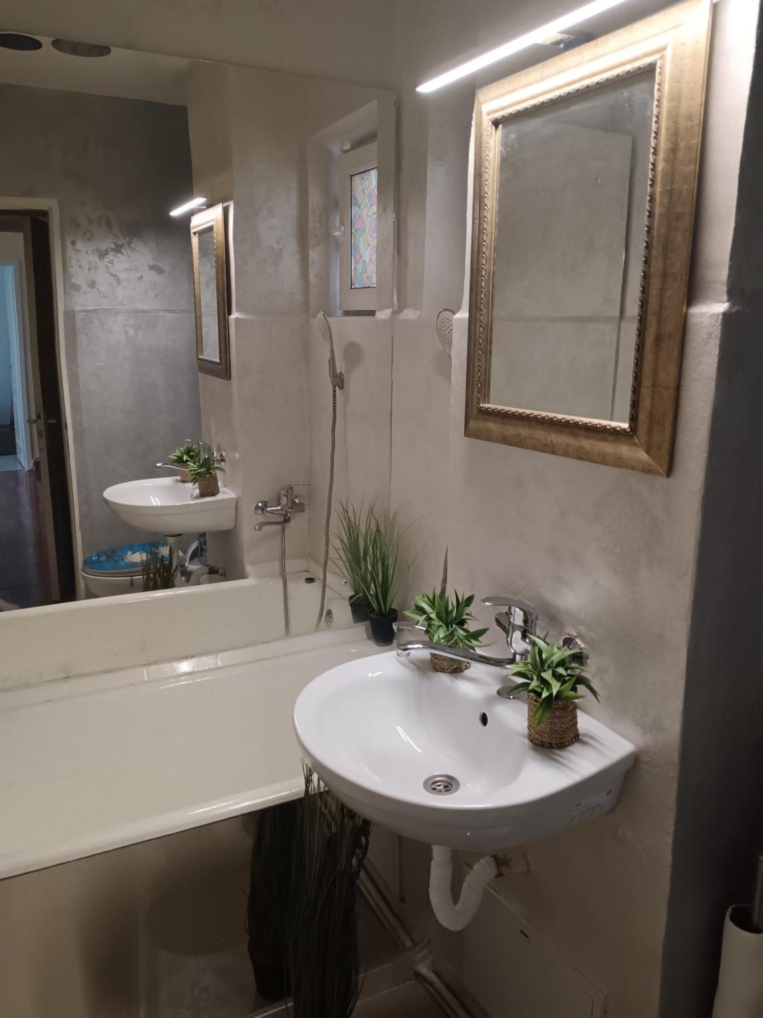 New 33 Lägenhet Bacău Exteriör bild